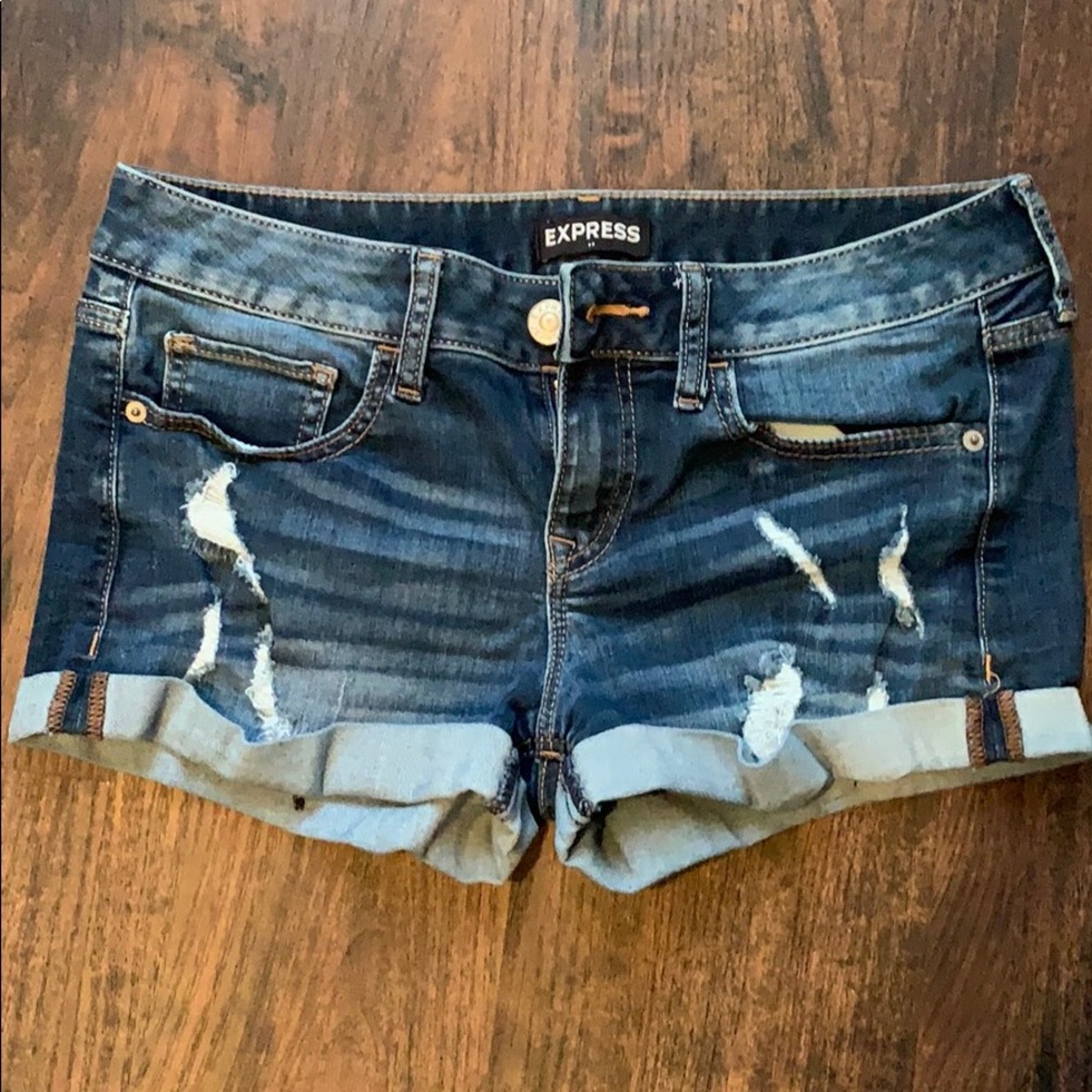 Low rise Express shorts! Size 4